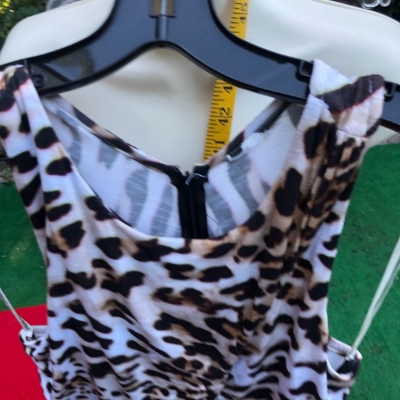Young Broke & Fabulous size M/L leopard Maxi with center cut out - Picture 3 of 14